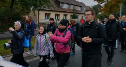 Niesłyszący pielgrzymowali pieszo do Trzebnicy