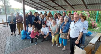 Zakończenie roku, poświęcenie aut i pożegnanie kapłana